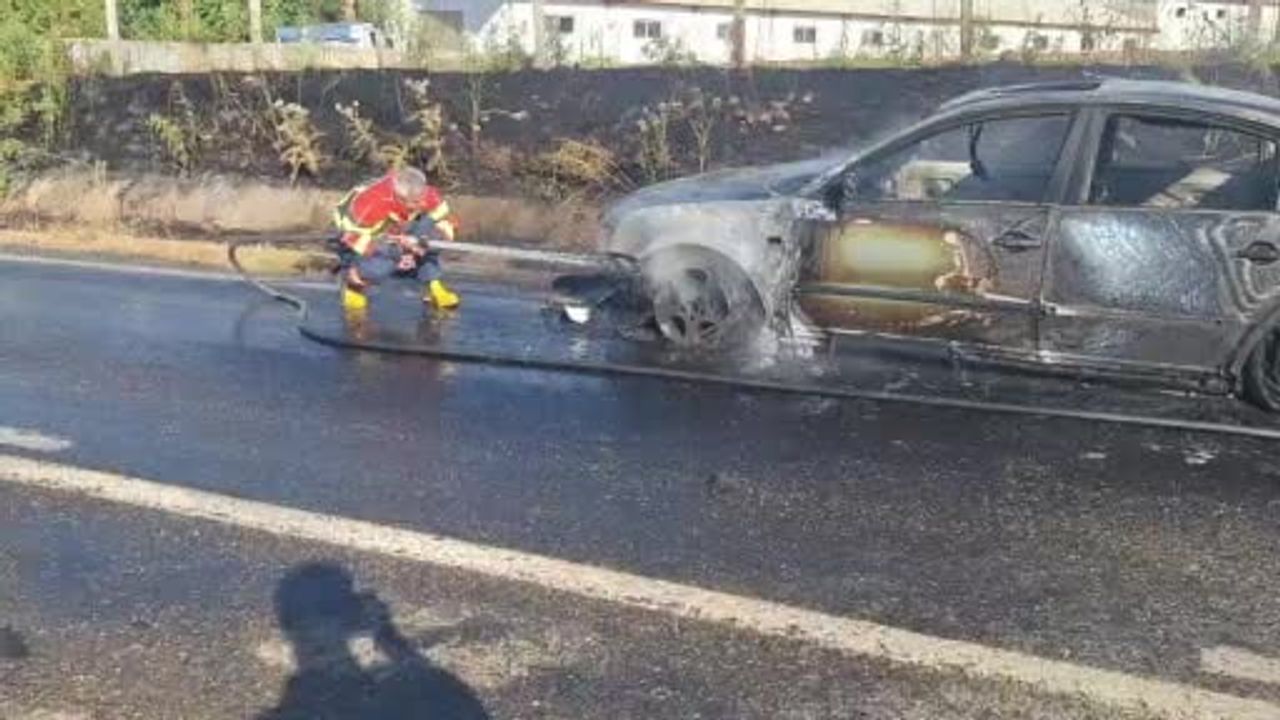 Bingöl'de seyir halindeki otomobil kullanılamaz hale geldi