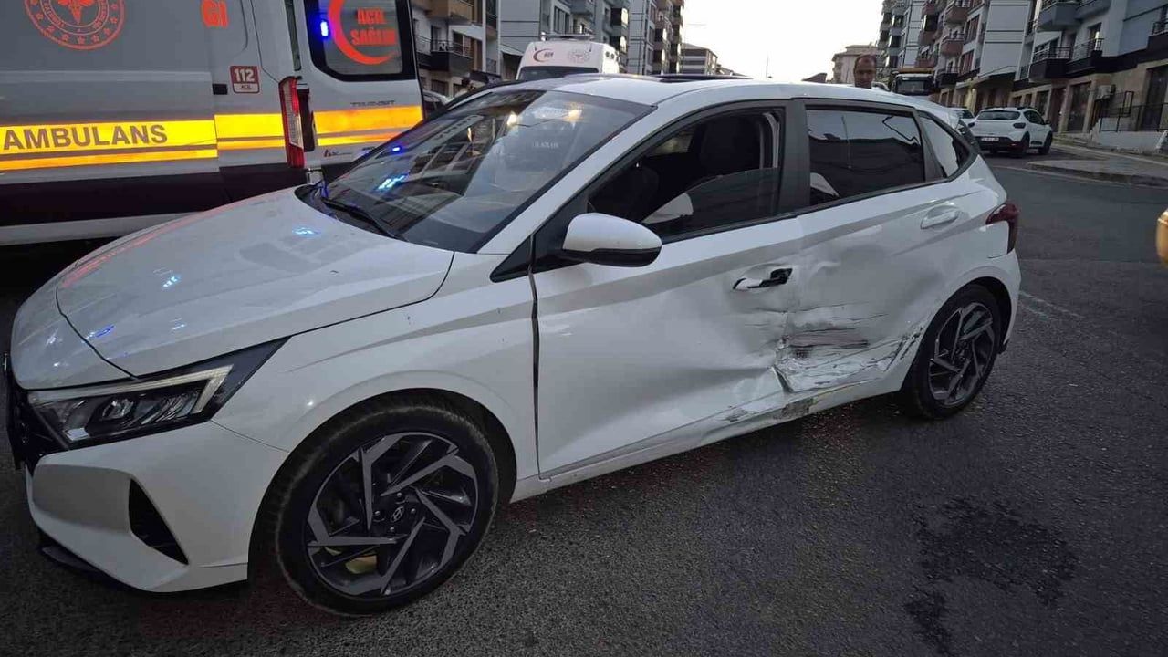 Bingöl'de trafik kazası: 2 kişi yaralandı