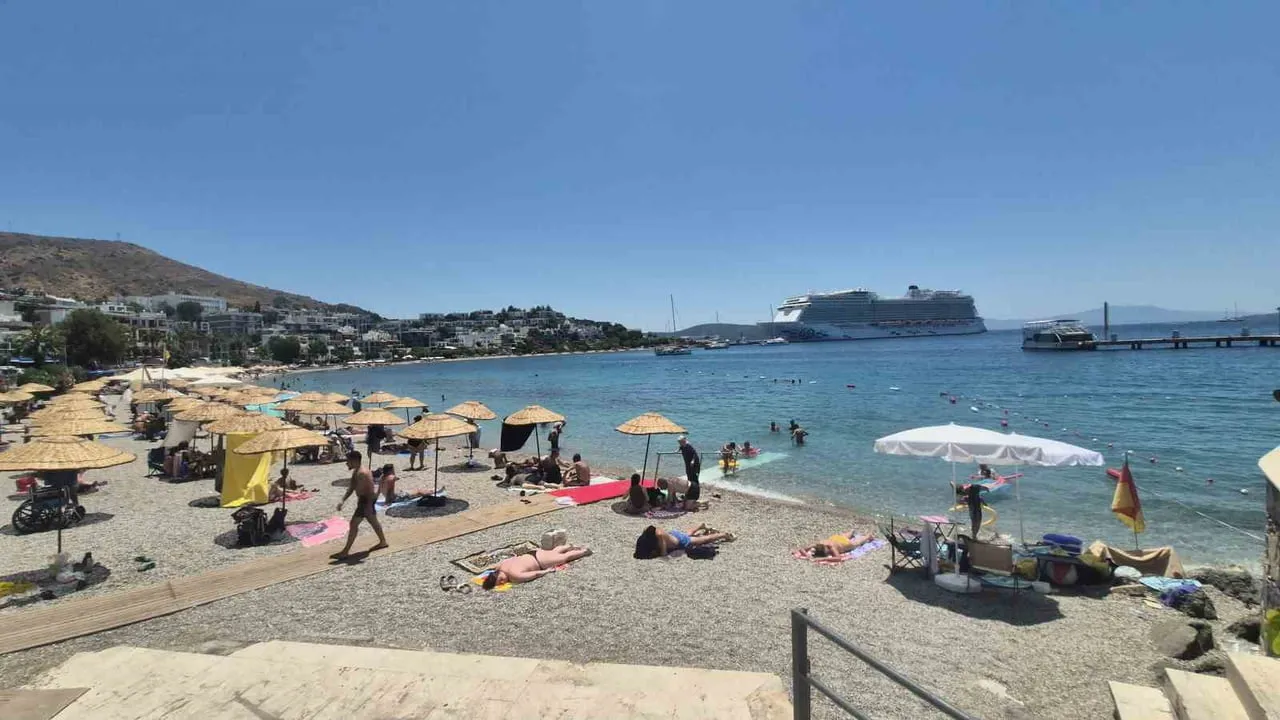 Bodrum'a 1532 yolcu ile gelen Malta bayraklı kruvaziyer uğradı