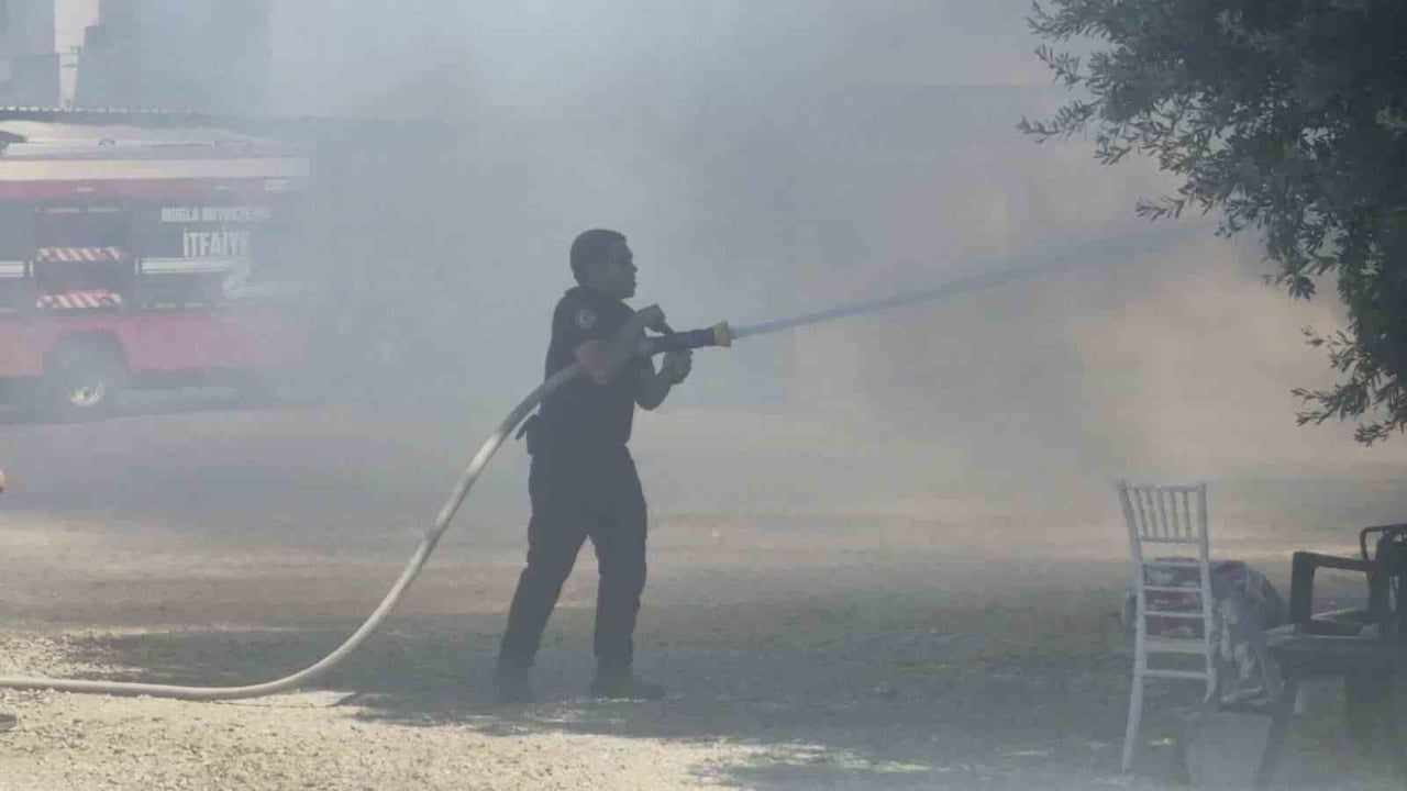 Bodrum'da personel lojmanında yangın söndürüldü