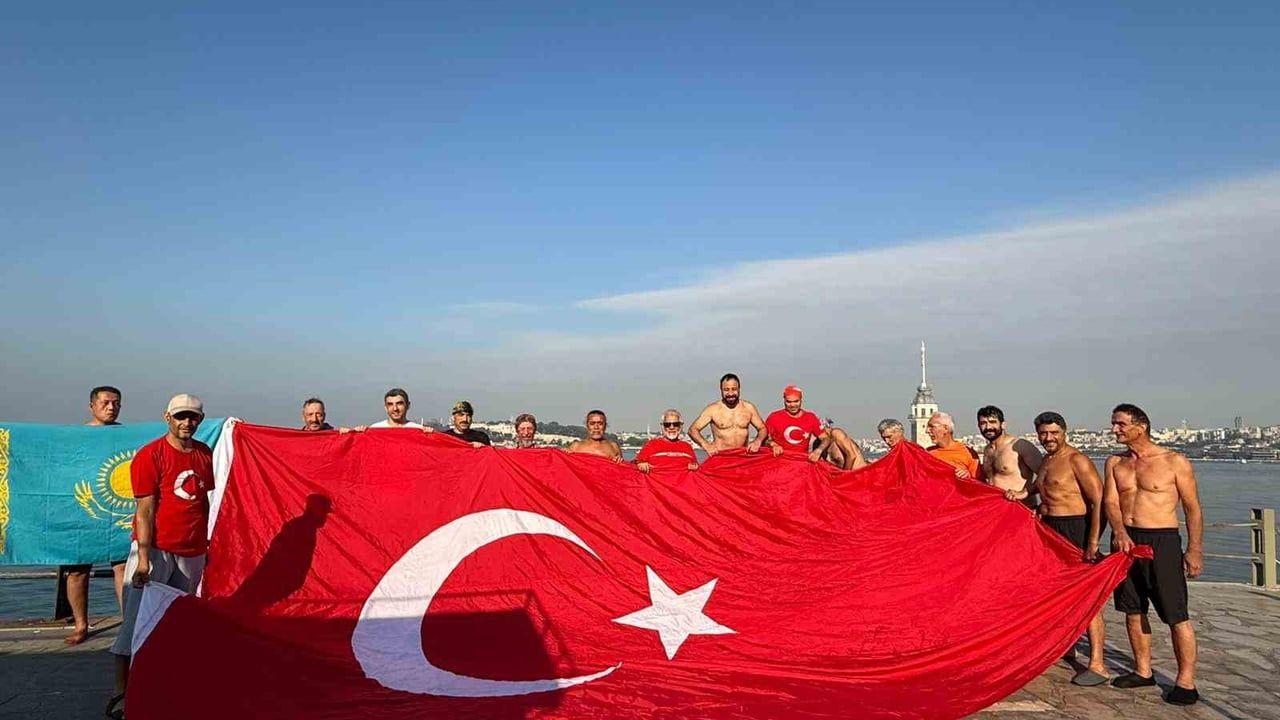 Boğazda 15 Temmuz şehitleri için anma yüzüşü