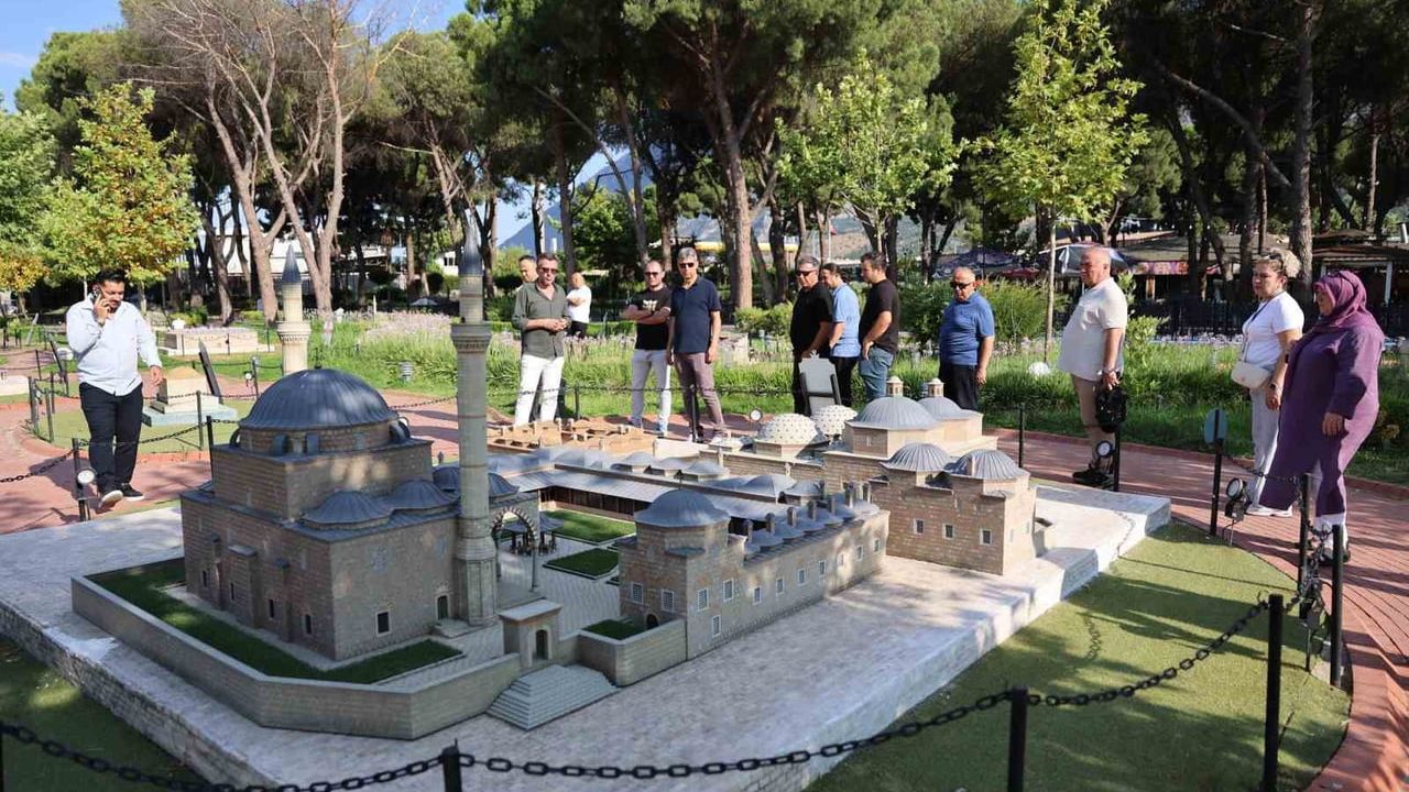 Bölge müdürleri Şehzadelerpark'ta tarihle ve masallarla buluştu