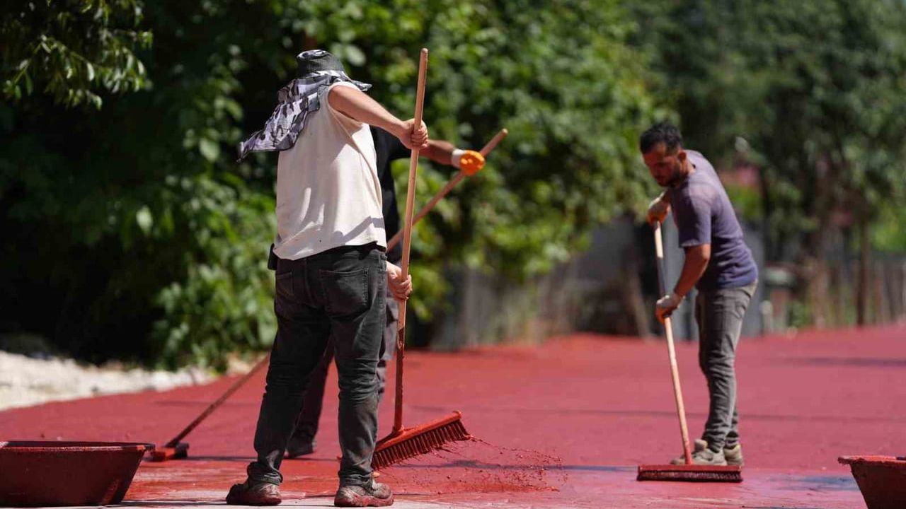 Bolu Belediyesi iki sokakta üstyapı çalışmalarını tamamladı: yollar trafiğe açıldı