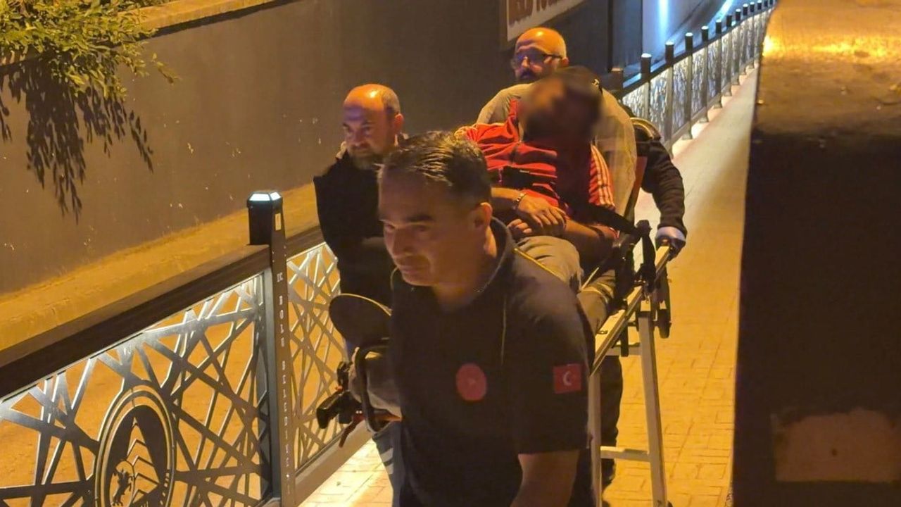 Bolu'da alt geçitte baygın bulunan kişi sedyeyle hastaneye kaldırıldı