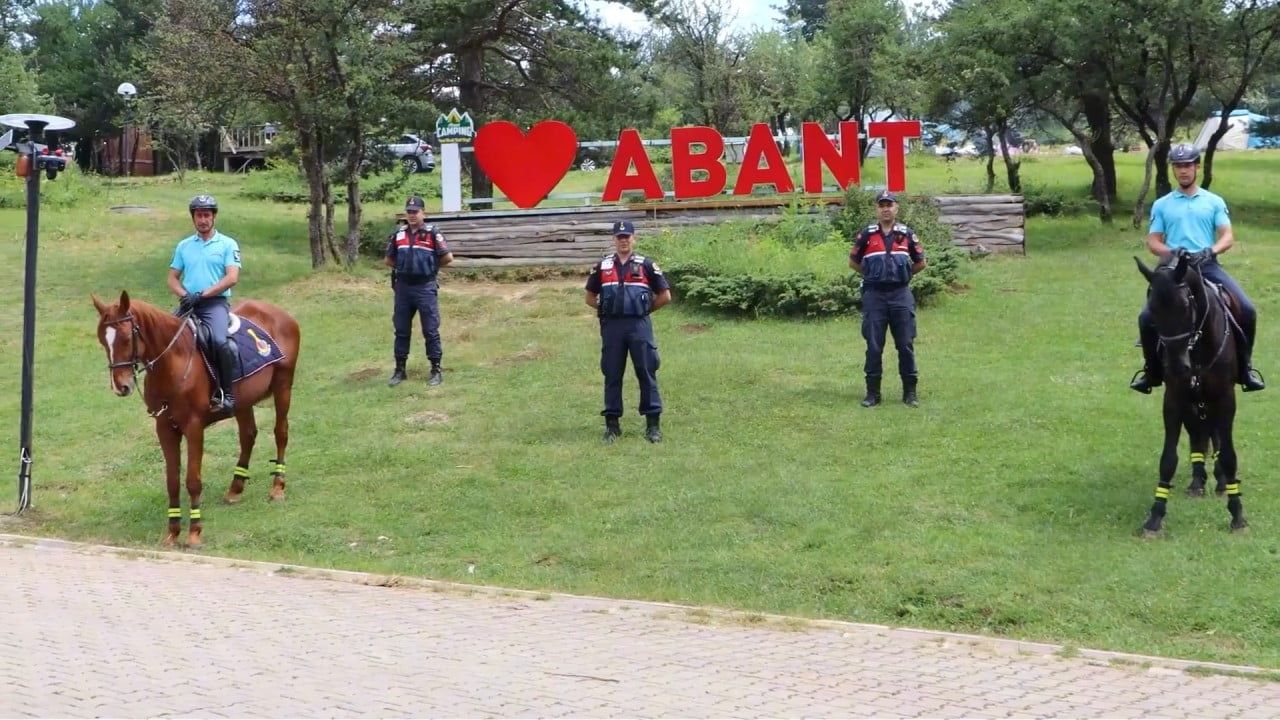 Bolu’da atlı jandarma timleri görev başında