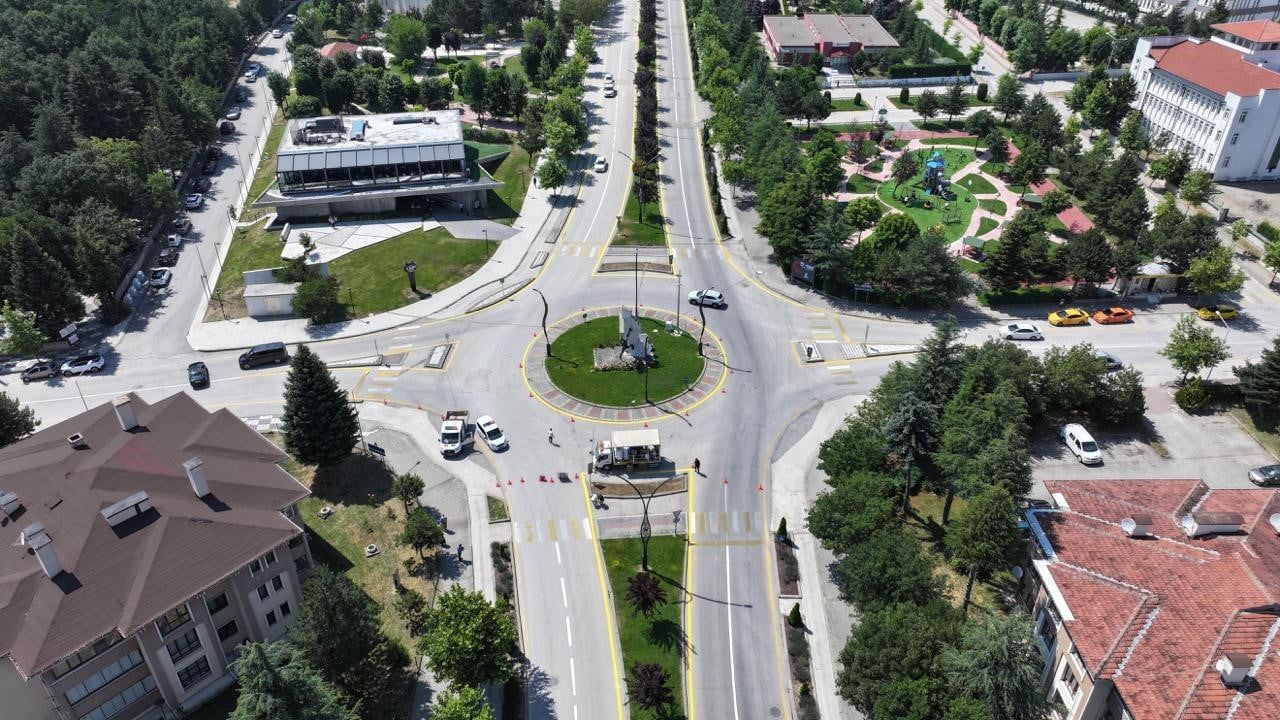 Bolu’da yol çizgileri yenileniyor: trafik güvenliği ve sürüş konforu hedefleniyor