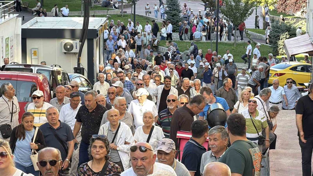 Bolu siyasetinde kırılma: altı belediye başkanı Yeni Parti'ye geçti