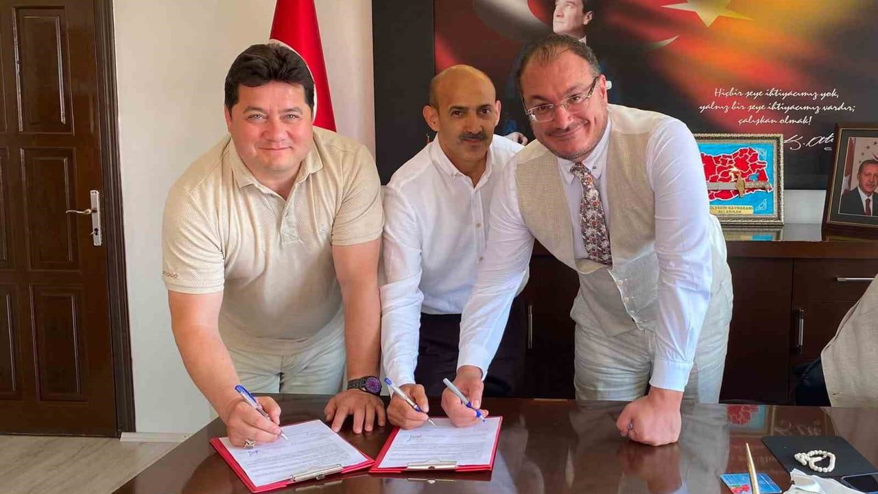 Bolvadin'de 100 milyon TL'lik süt işleme tesisi için imzalar atıldı