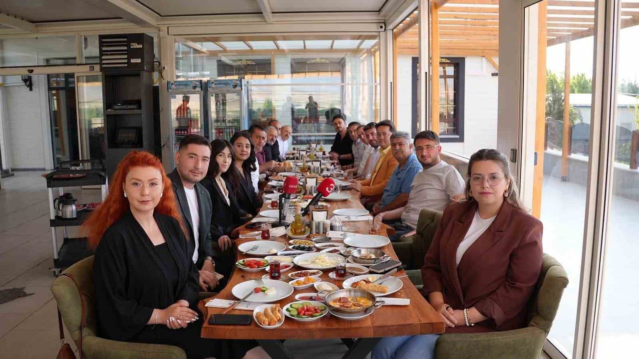 Bolvadin'de gazetecilerle buluşma: şeffaflık ve ilkeli habercilik vurgusu