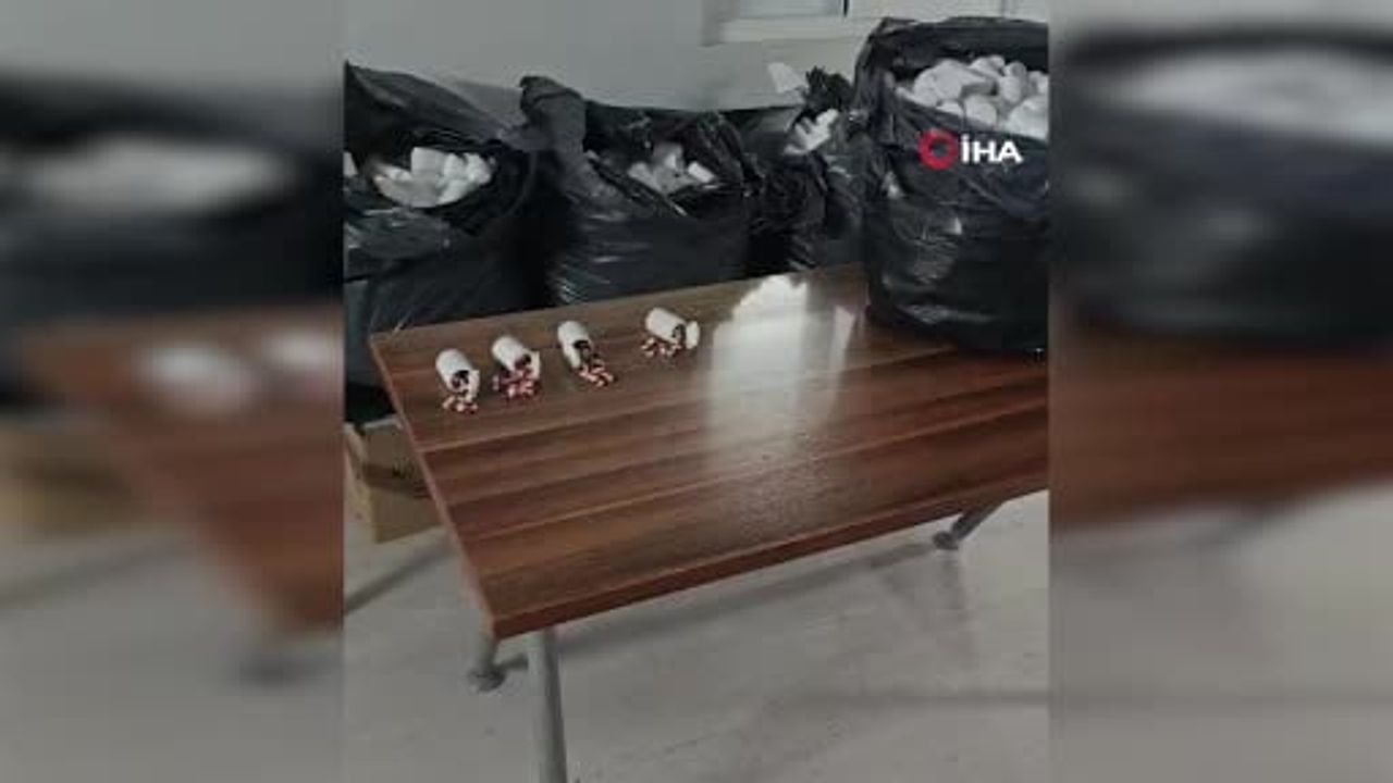 Bornova'da polisten kaçan araçta 118 bin 320 sentetik ecza hapı bulundu