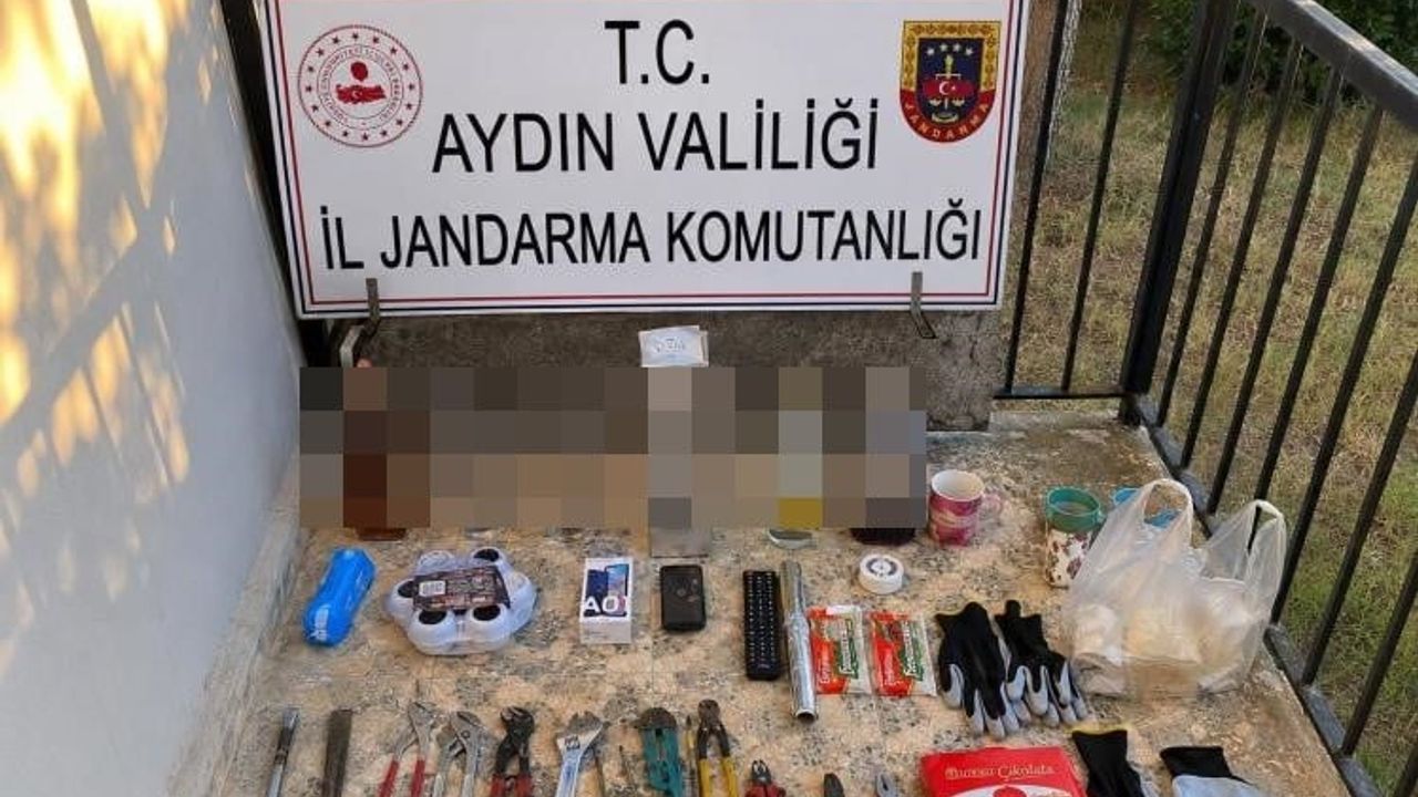 Bozdoğan'da balkondan çıkarken suçüstü yakalandılar