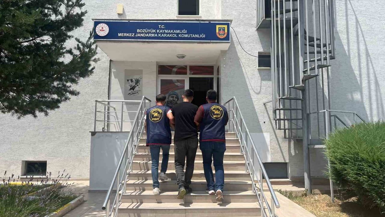 Bozüyük'te hakaret suçundan 1 yıl 1 ay hapis cezası bulunan şüpheli yakalandı