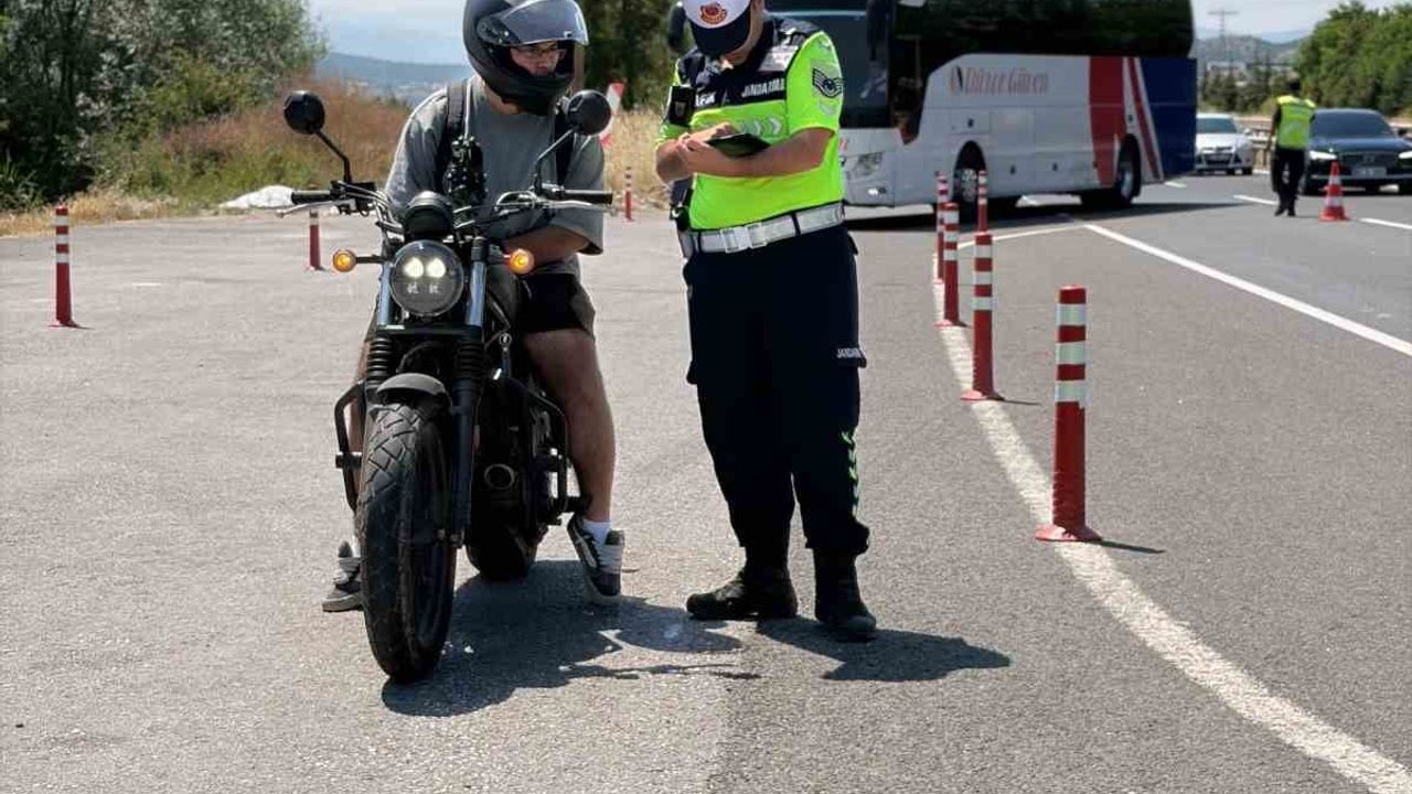 Bozüyük'te motosiklet sürücülerine güvenli sürüş eğitimi
