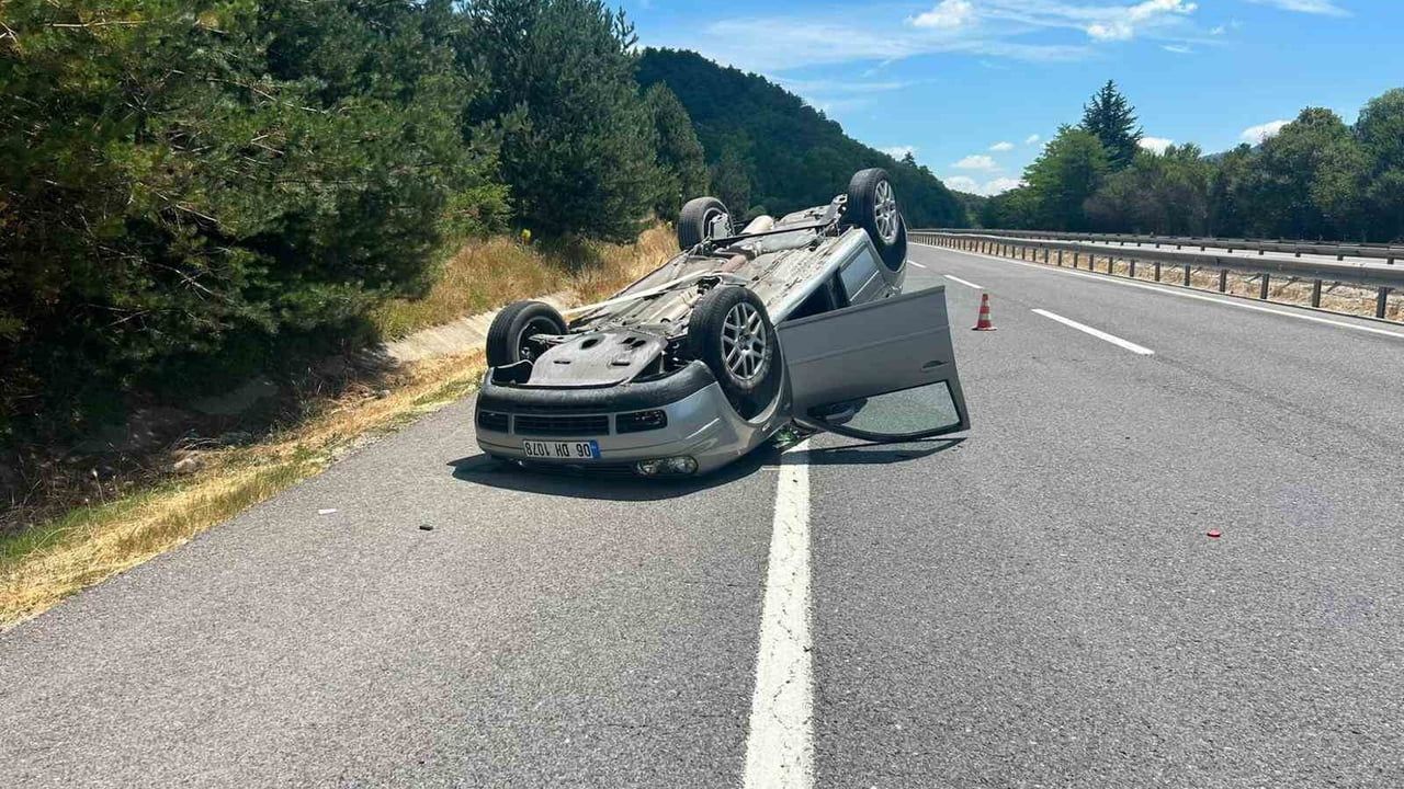 Bozüyük'te otomobil takla attı: 3 yaralı