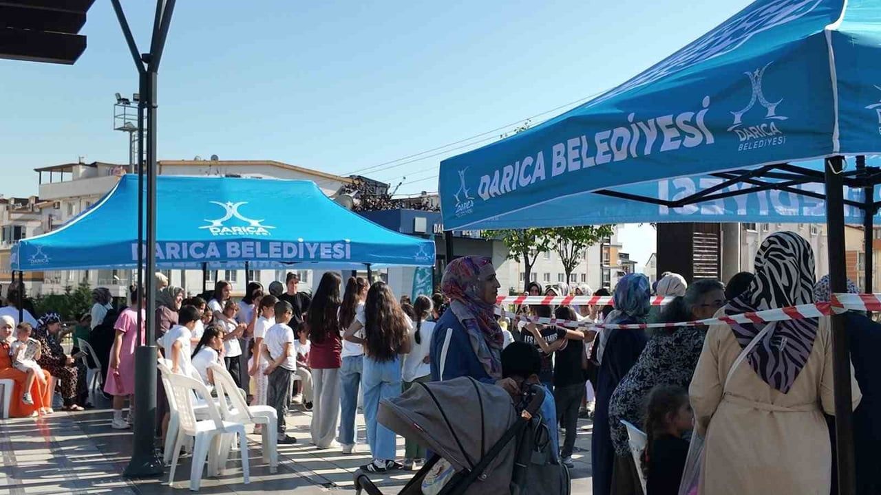 Bu otobüs mahalleyi şenlendirdi