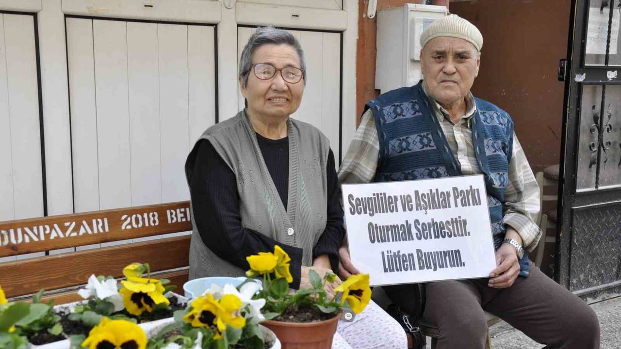 Bulunduğu sokağa renk katan 'Sevgililer ve Aşıklar Parkı' artık yok