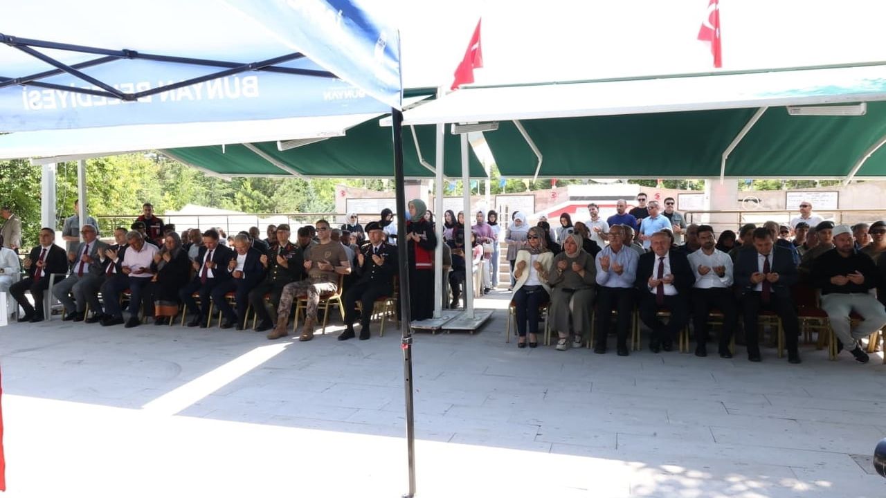 Bünyanlı 15 Temmuz şehidi Cennet Yiğit kabri başında anıldı