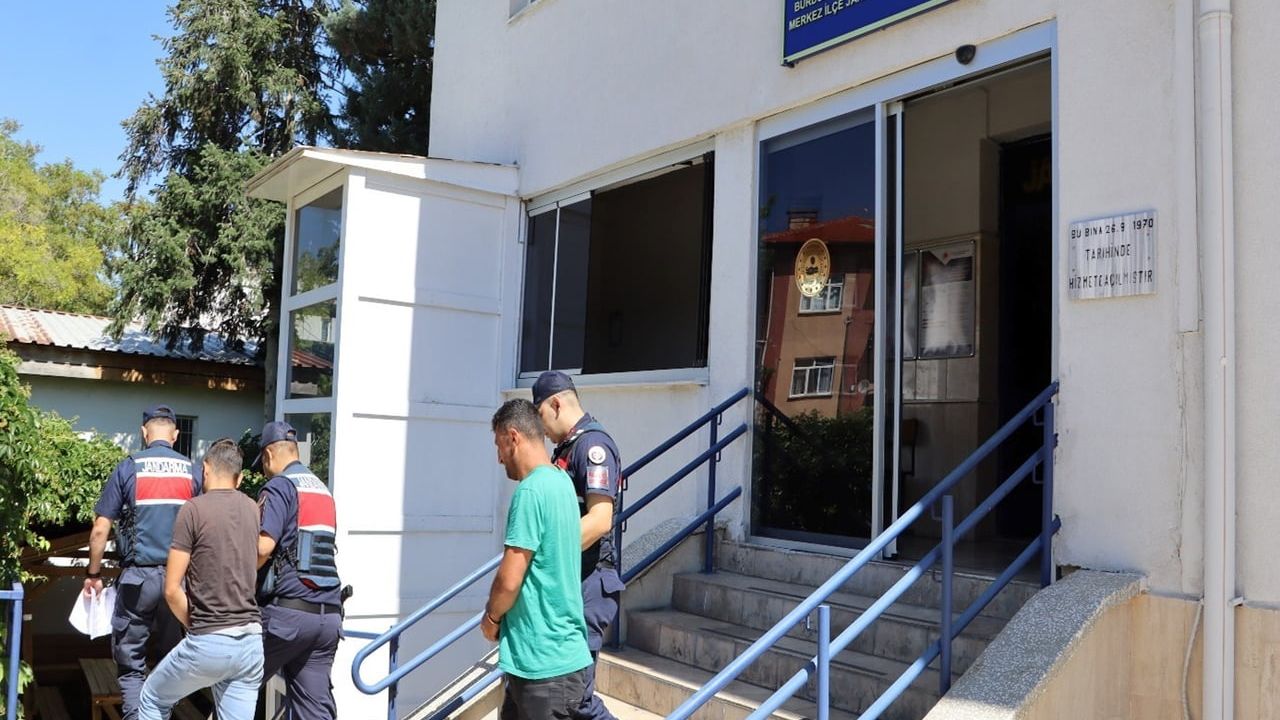 Burdur'da 7 ilçede 'Narko Kapan' operasyonu: 2 tutuklama