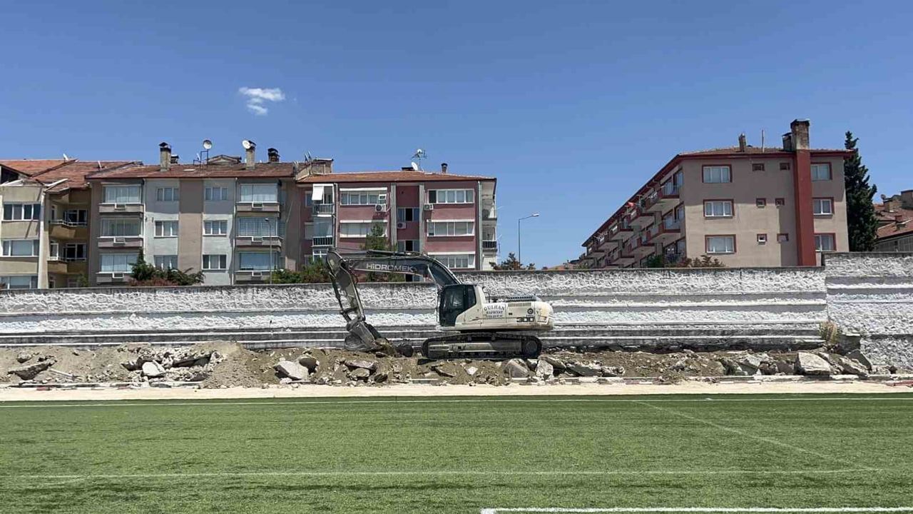 Burdur'da 71 yılın ardından statın vedası: Gazi Atatürk Stadyumu yıkımda
