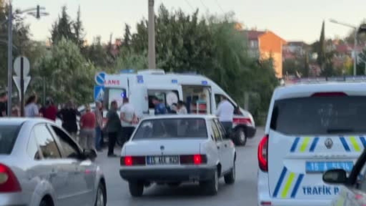 Burdur'da akşam çarpışması: motosiklet ve hafif ticari araçta iki yaralı