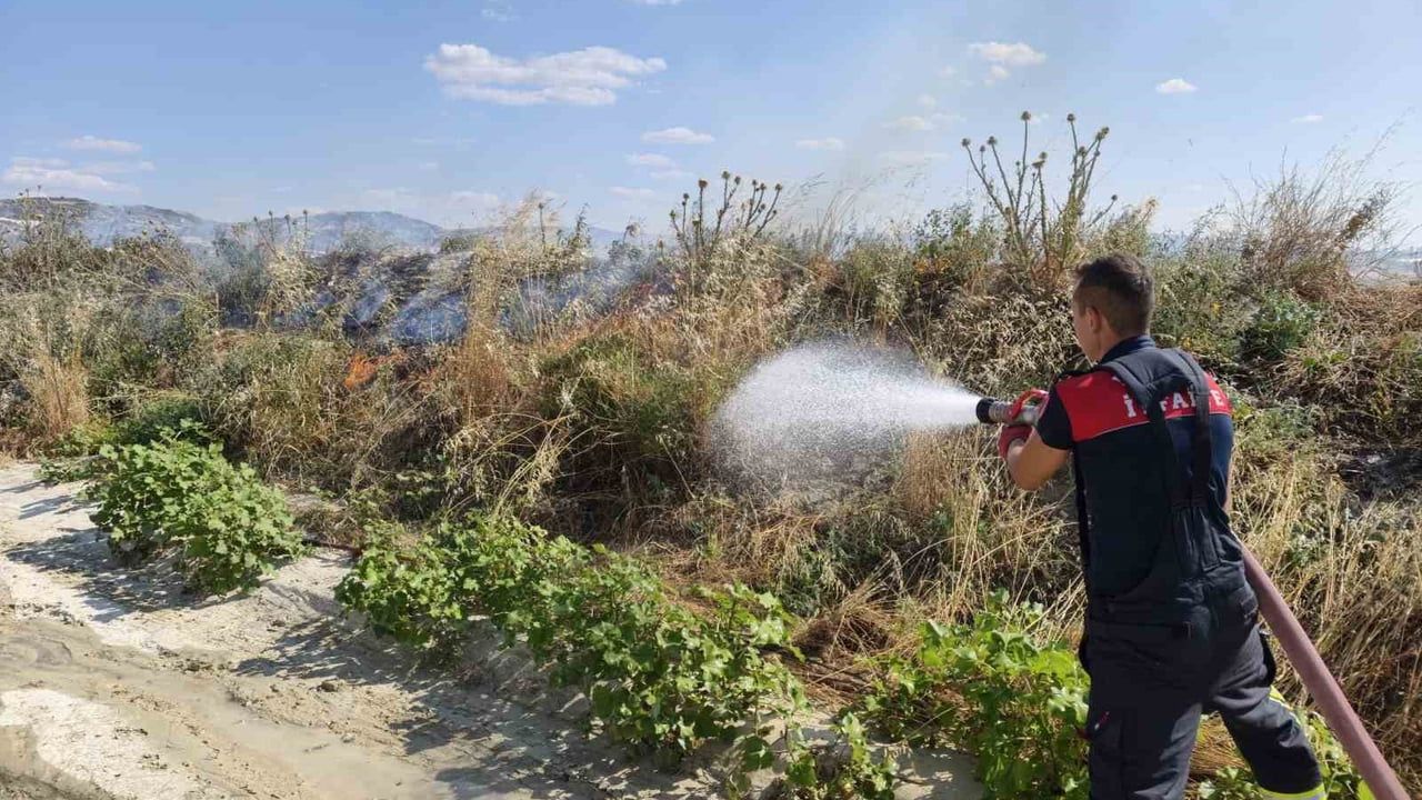 Burdur'da arazi yangınında 20 dekarlık alan zarar gördü