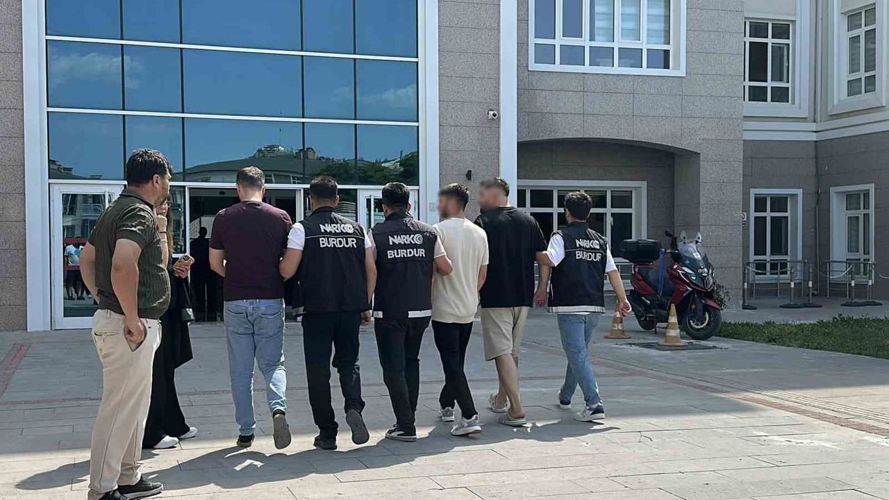 Burdur'da öğretmenlikten ihraç edilen kişi uyuşturucu ticaretinden tutuklandı
