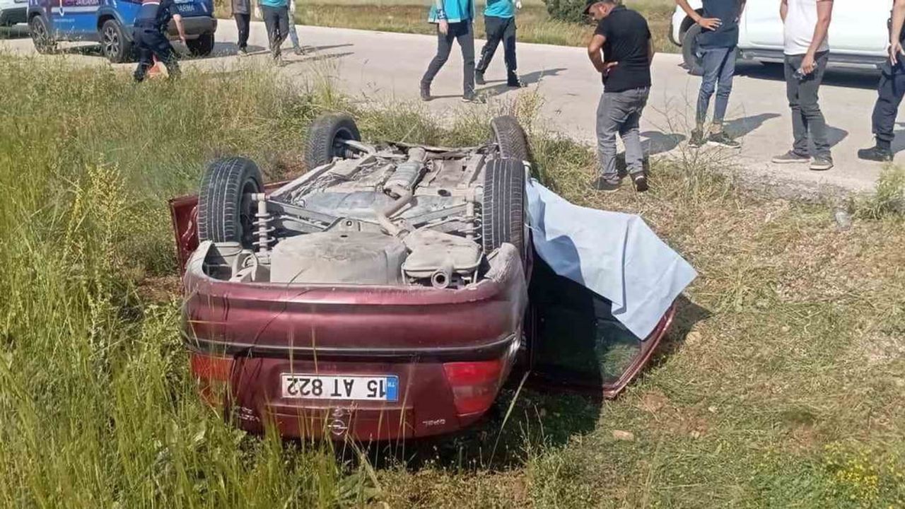 Burdur’da otomobil şarampole devrildi: 1 ölü, 1 yaralı