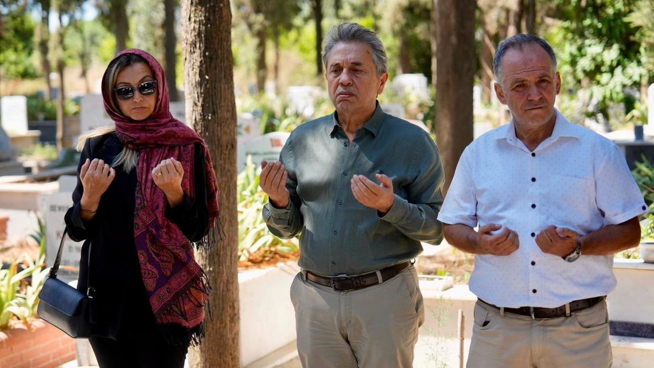 Burhaniye'de 15 temmuz anma programı kapsamında şehitlikler ziyaret edildi
