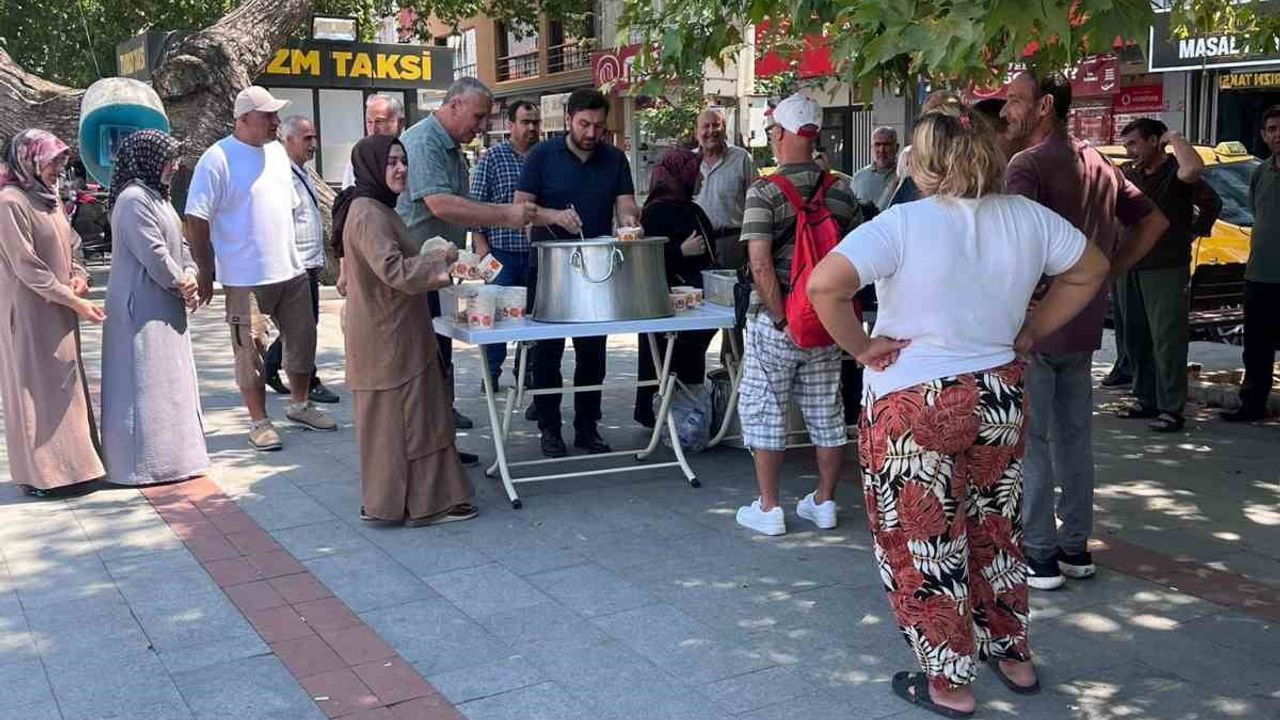 Burhaniye'de 21. geleneksel aşure hayrı ilgi gördü