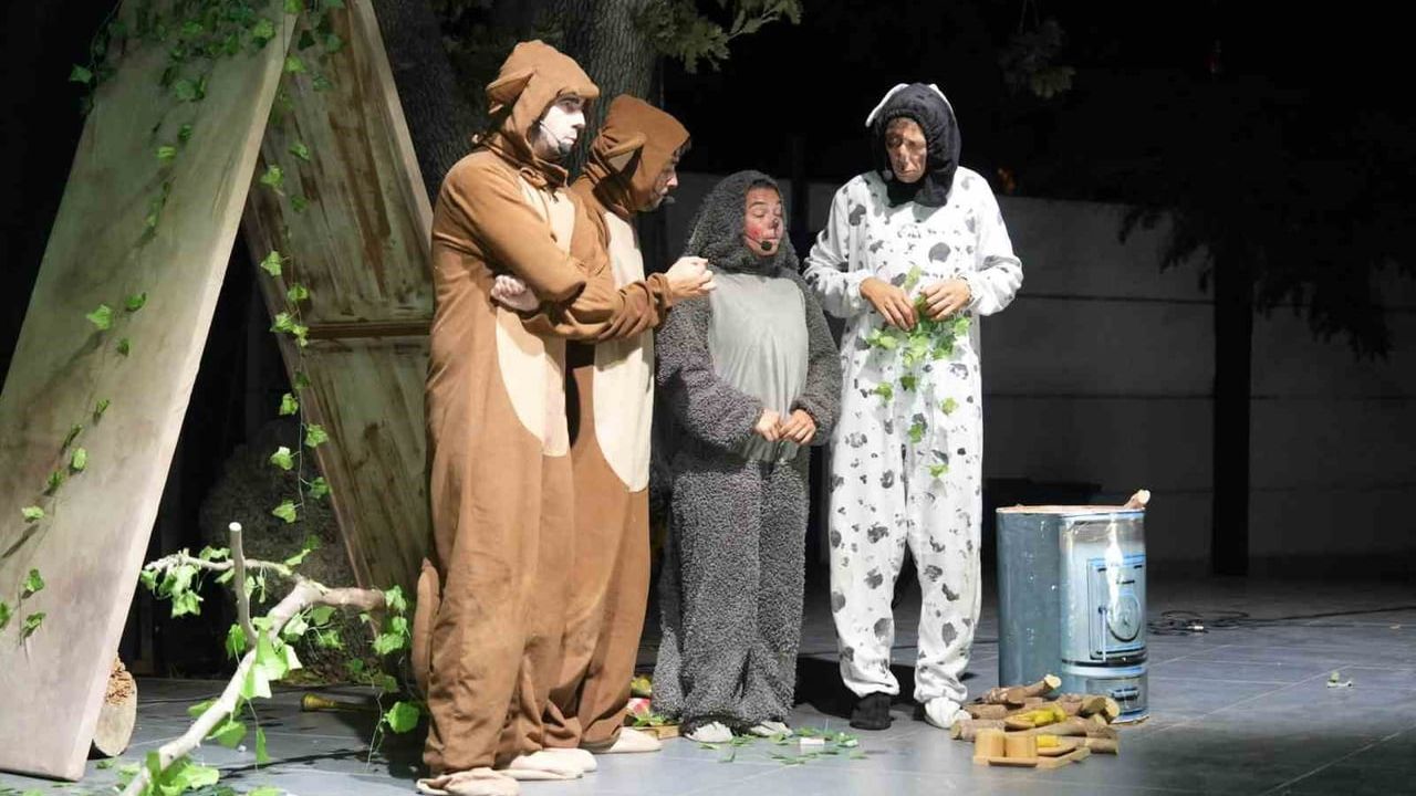 Burhaniye'de çocuklara özel tiyatro gösterisi ilgi topladı