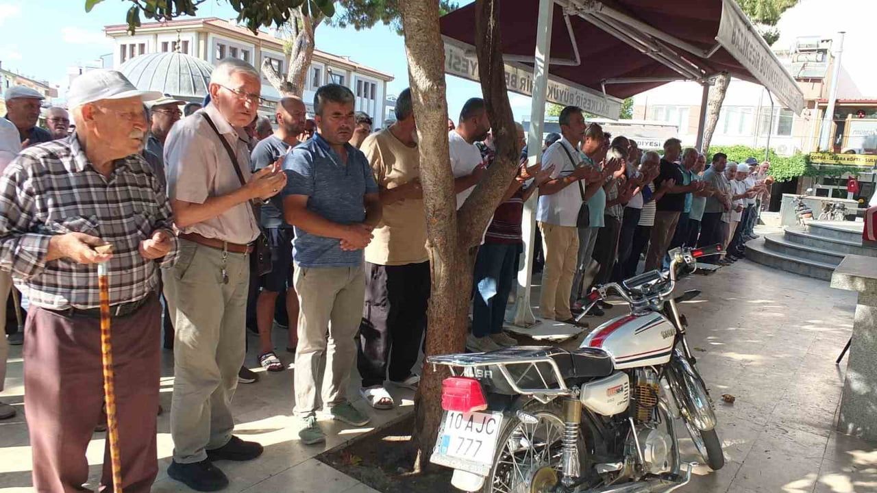 Burhaniye'de emekli astsubay Mazlum Alamur için askeri tören düzenlendi