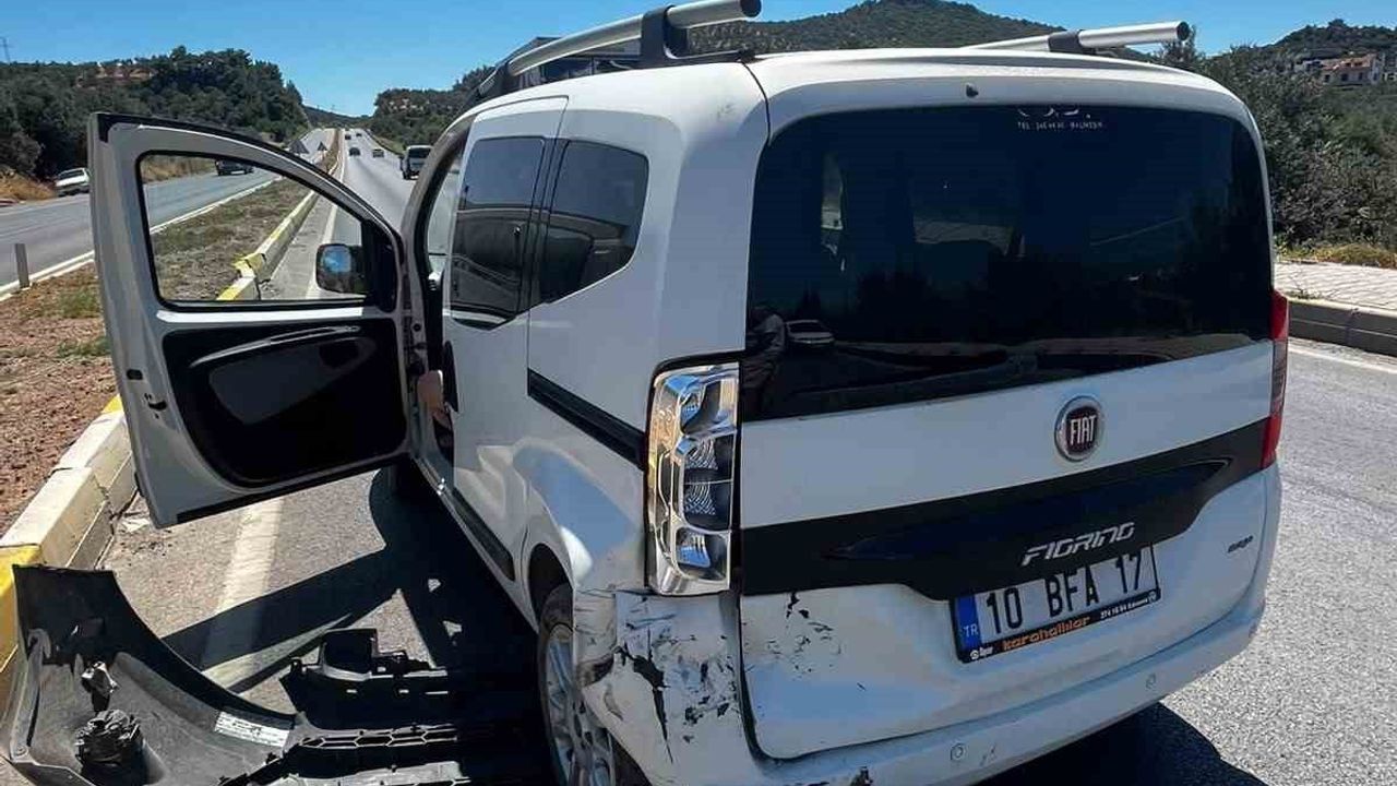 Burhaniye'de iki otomobil çarpıştı: yaralanma yok, maddi hasar oluştu