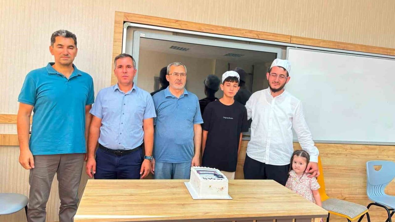 Burhaniye İmam Hatip Ortaokulu Kur’an kursu ilk hafızını yetiştirdi
