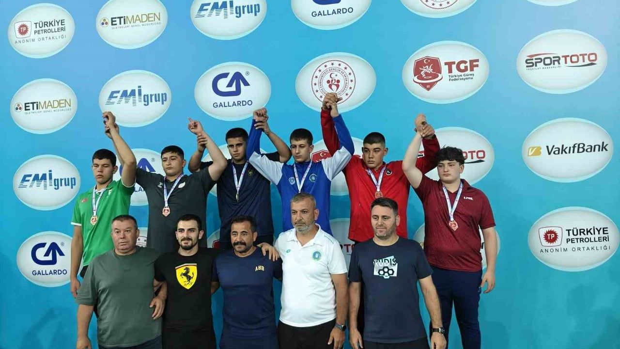 Bursa Büyükşehir'in minik güreşçileri Ankara'da 14 madalya ile öne çıktı