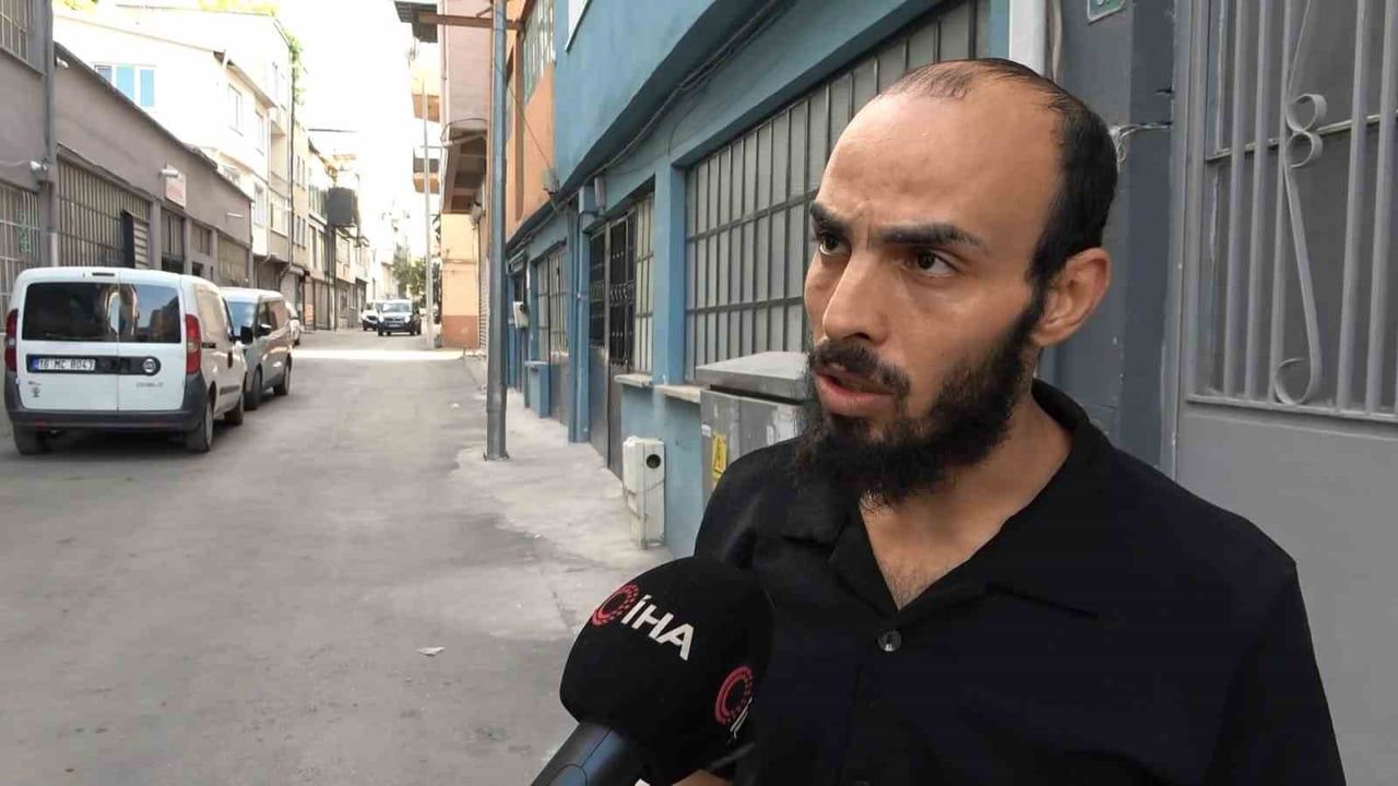 Bursa'da 10 yaşındaki çocuğun sokakta darp edilme anı kamerada