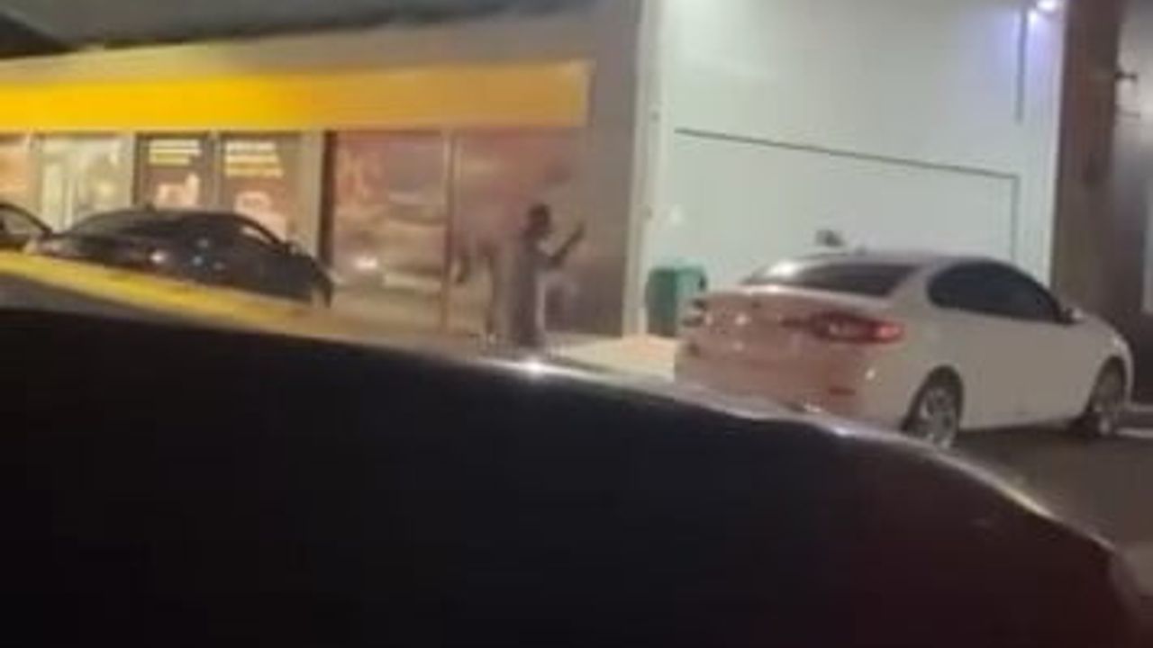 Bursa'da akaryakıt istasyonunda sopalı kavga