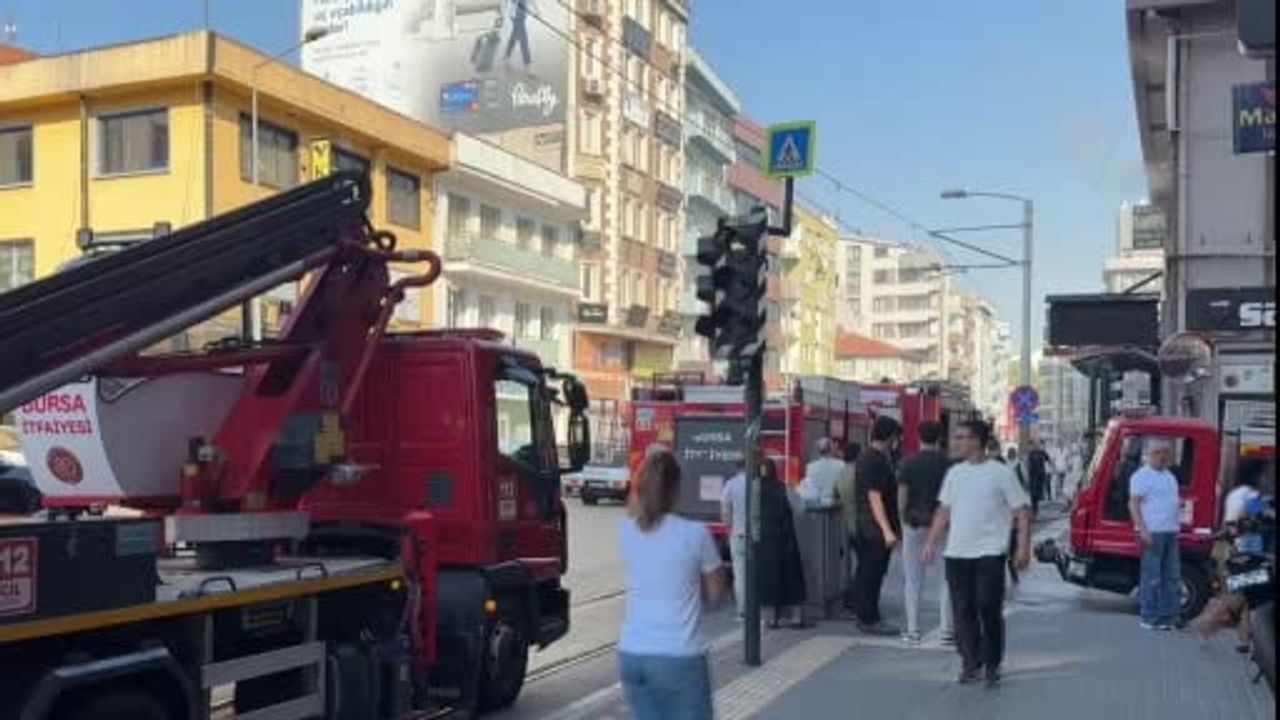 Bursa'da iş yeri bacasında yangın, itfaiye müdahalesi