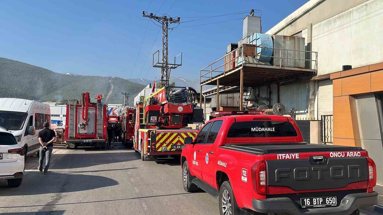 Bursa’da Kestel'de kumaş fabrikasında yangın kontrol altına alındı