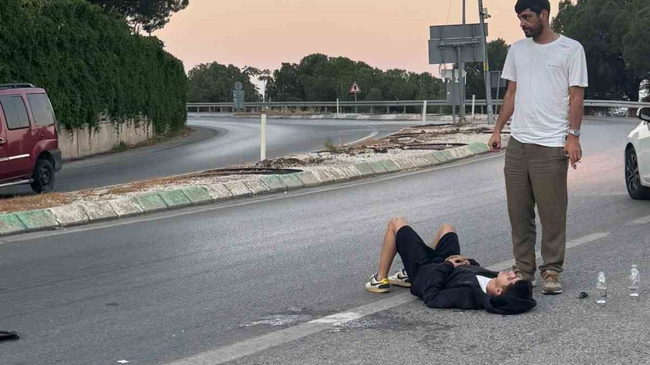 Bursa'da kontrolden çıkan motosiklet yan yattı: 2 yaralı