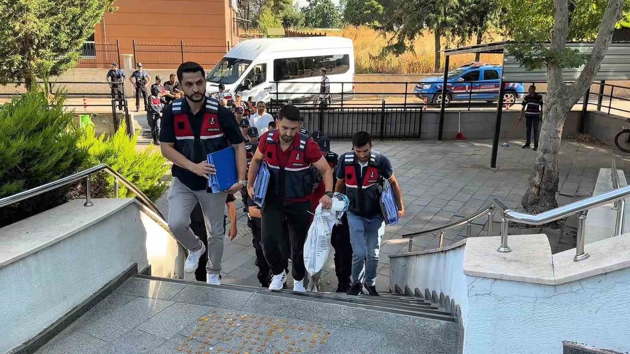 Bursa'da sahte alışveriş sitesi operasyonunda 7 kişi tutuklandı