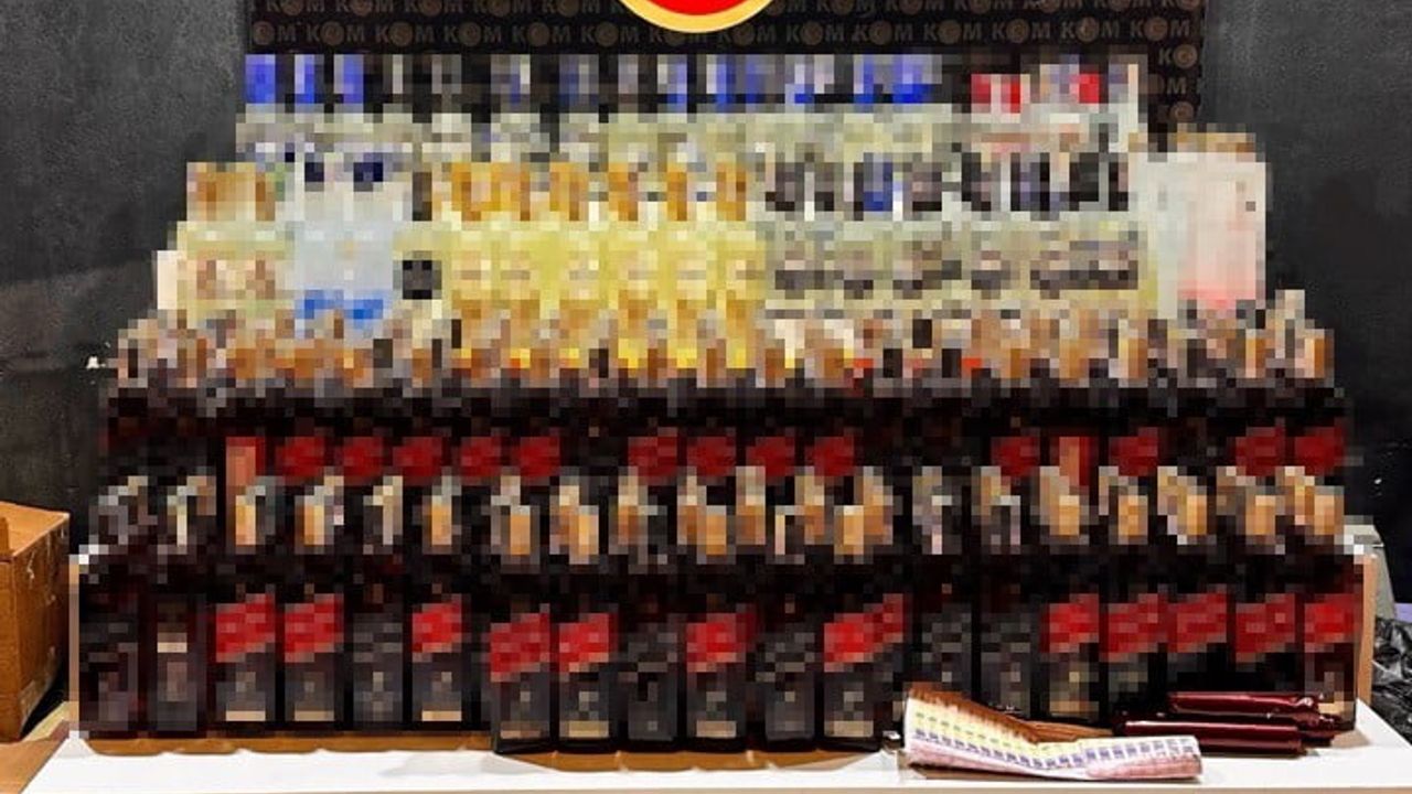 Bursa’da sahte içki operasyonunda 370 şişe ve 600 litre etil alkol ele geçirildi