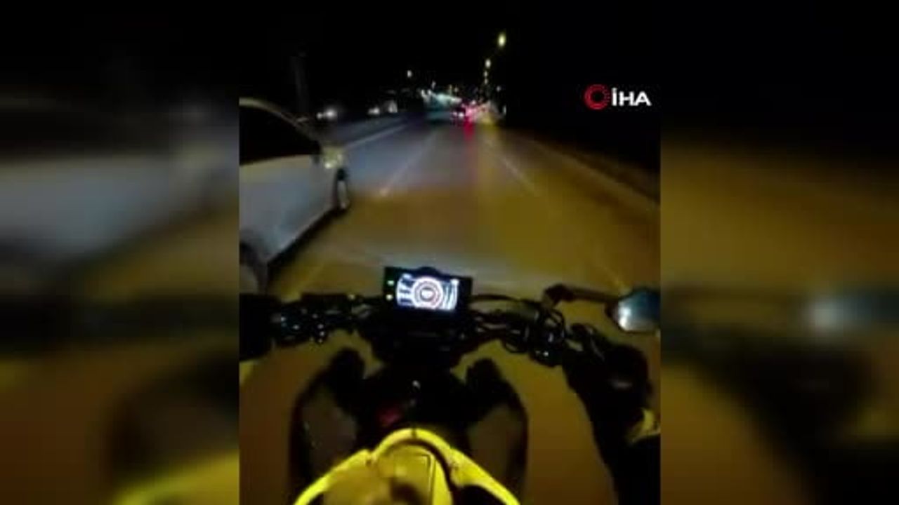 Bursa'da sollama girişimi kask kamerasına yansıdı: iki kişi yola savruldu