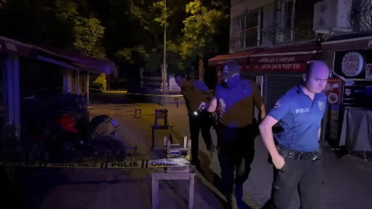 Bursa Osmangazi'de gece sokakta bir eve ateş açıldı