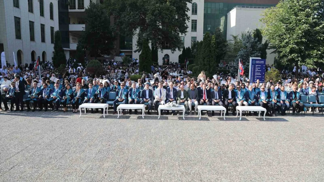 Bursa Teknik Üniversitesi'nde mezuniyet töreni
