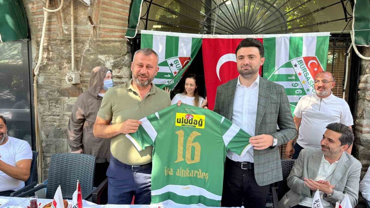 Bursaspor başkanı Enes Çelik Kapalı Çarşı’da esnafla buluştu