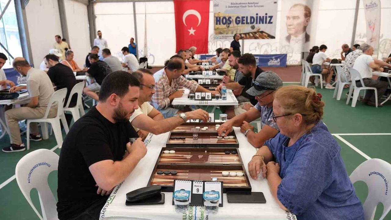 Büyükçekmece'de 3. geleneksel klasik tavla turnuvası düzenlendi