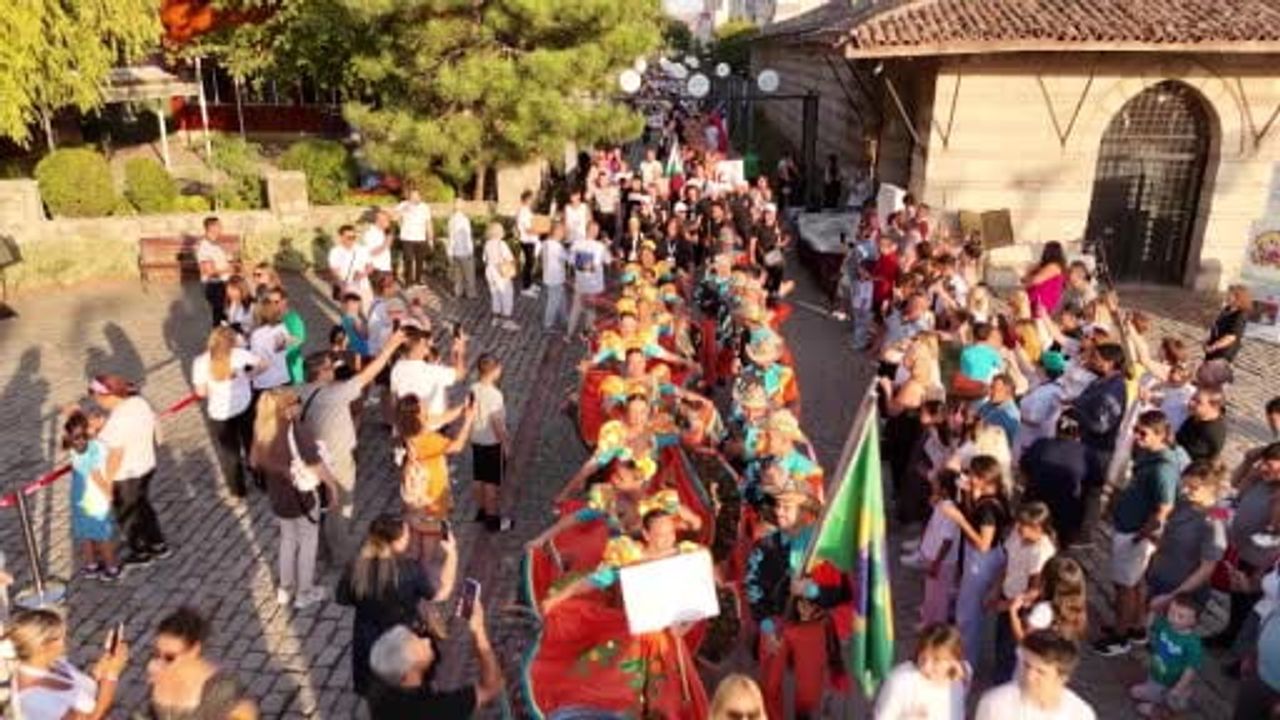 Büyükçekmece'de 62 ülkenin temsilcileriyle 27. kültür ve sanat festivali başladı
