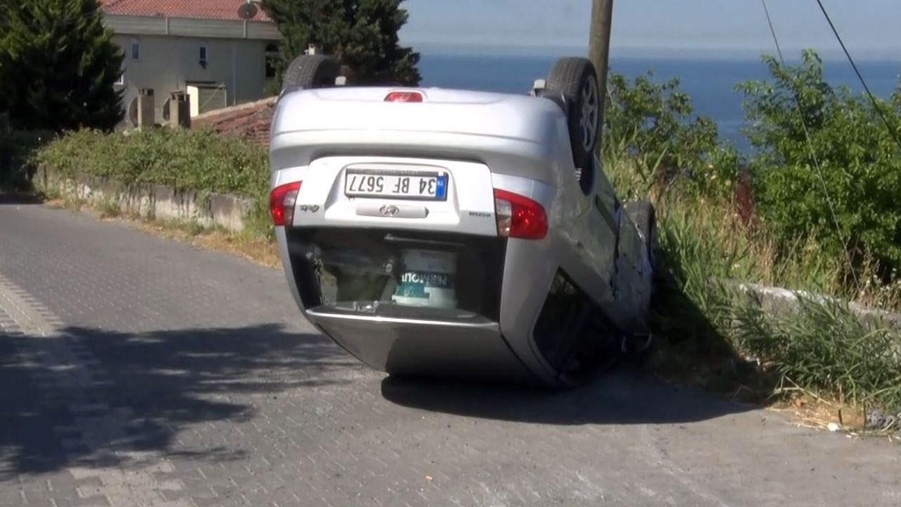 Büyükçekmece'de hatalı şerit değiştirme sonucu araç takla attı