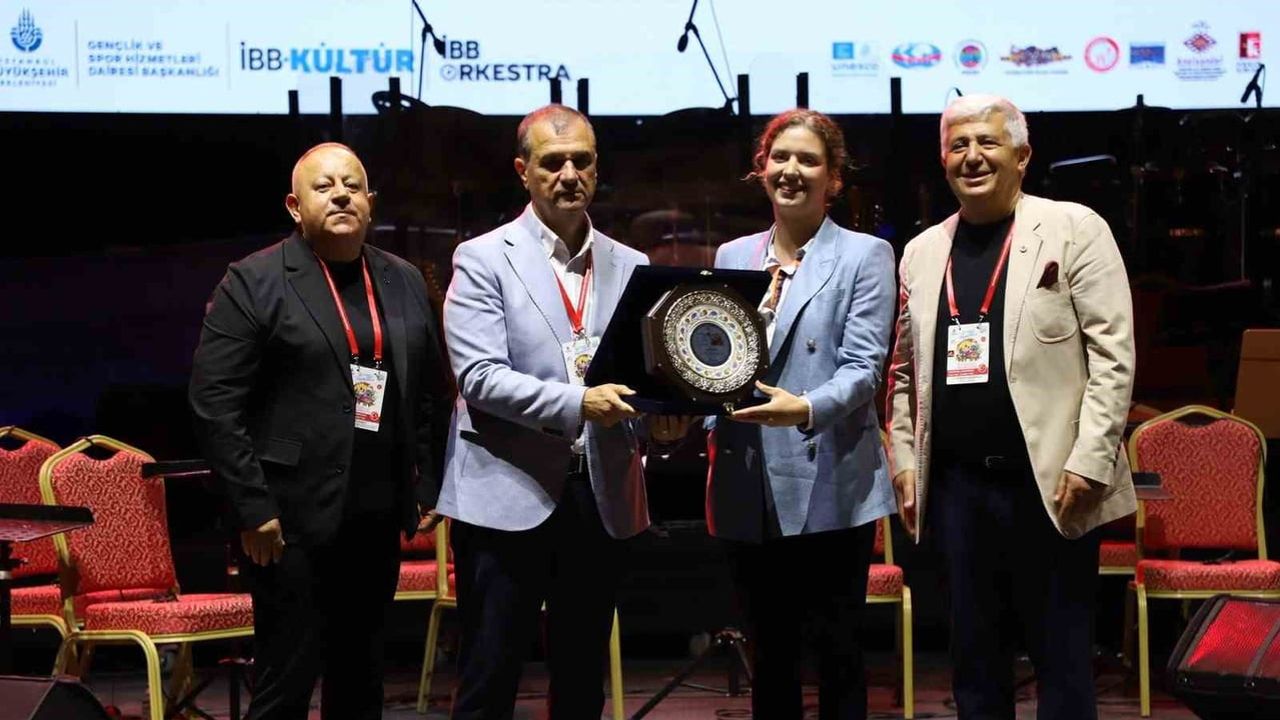 Büyükçekmece festivalinde yılın basın emekçileri ödüllerine kavuştu