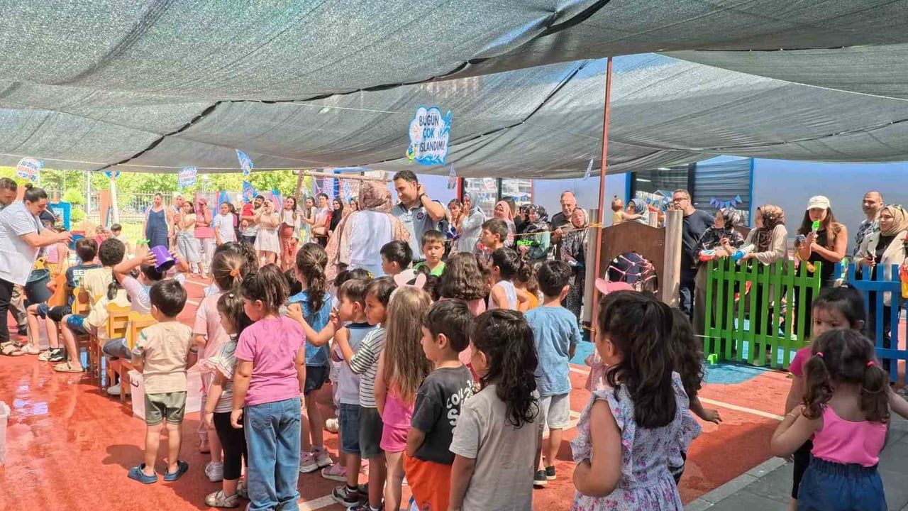 Büyükşehirden çocuklara unutulmaz yaz etkinliği: çocuk kütüphanesinde su oyunları